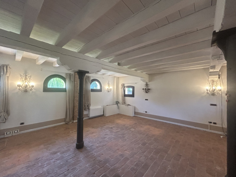 Prestigiosi uffici in villa storica: eleganza e funzionalità in un contesto esclusivo! 

Nel cuor...