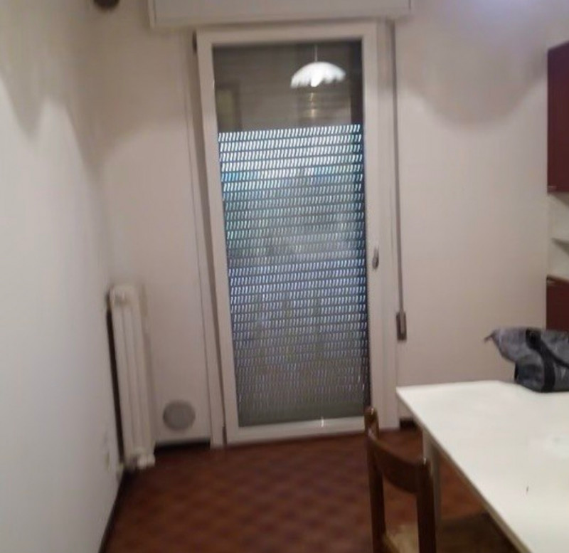Soggiorno con camera matrimoniale e bagno.
Locato fino 2027, 4+4, 600€ al mese di cui 100€ di spe...