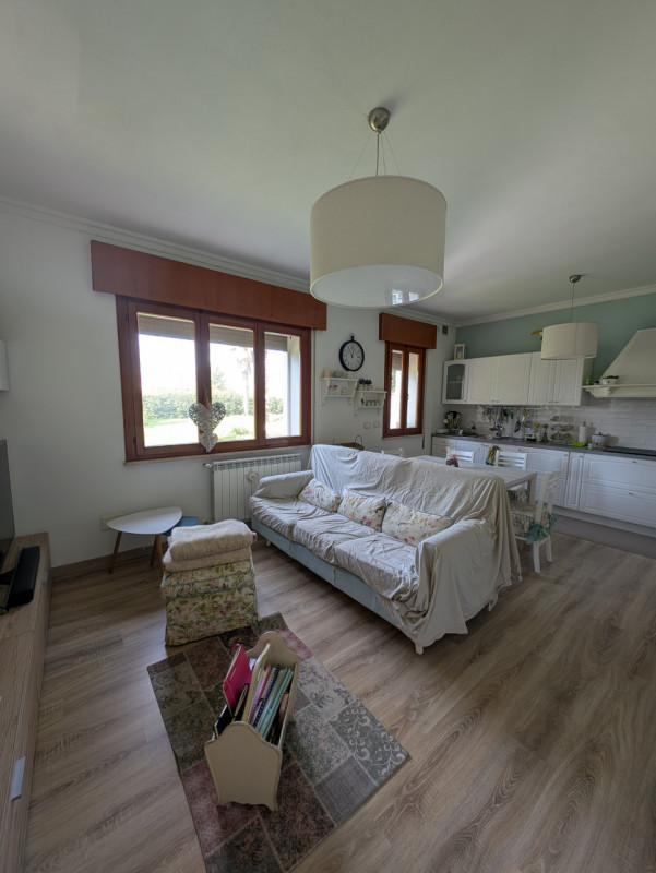 Se stai cercando un angolo di paradiso immerso nel verde, questa è l'opportunità che fa per te! P...