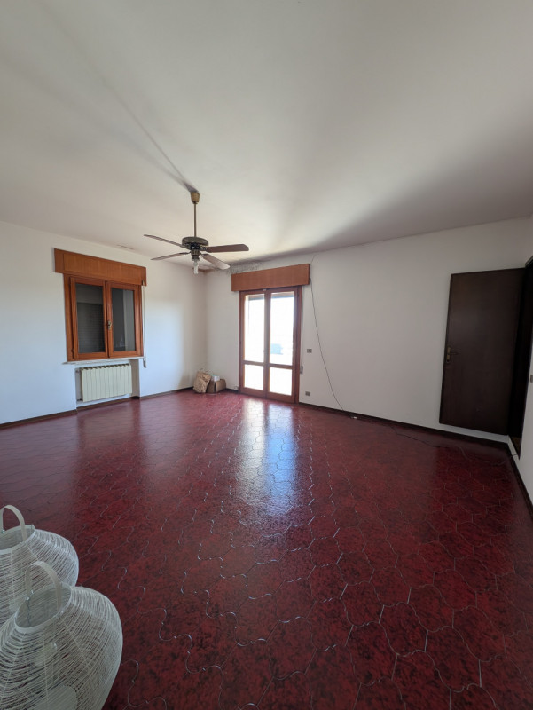 Se stai cercando un angolo di paradiso immerso nel verde, questa è l'opportunità che fa per te! P...