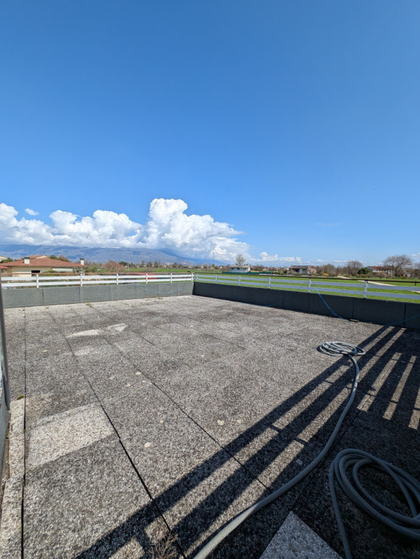 Se stai cercando un angolo di paradiso immerso nel verde, questa è l'opportunità che fa per te! P...