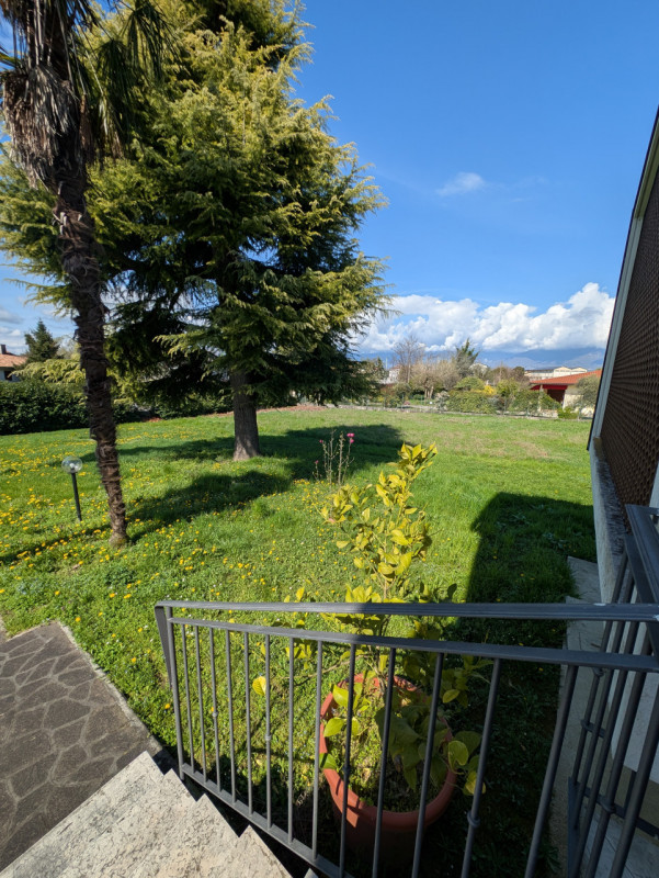 Se stai cercando un angolo di paradiso immerso nel verde, questa è l'opportunità che fa per te! P...