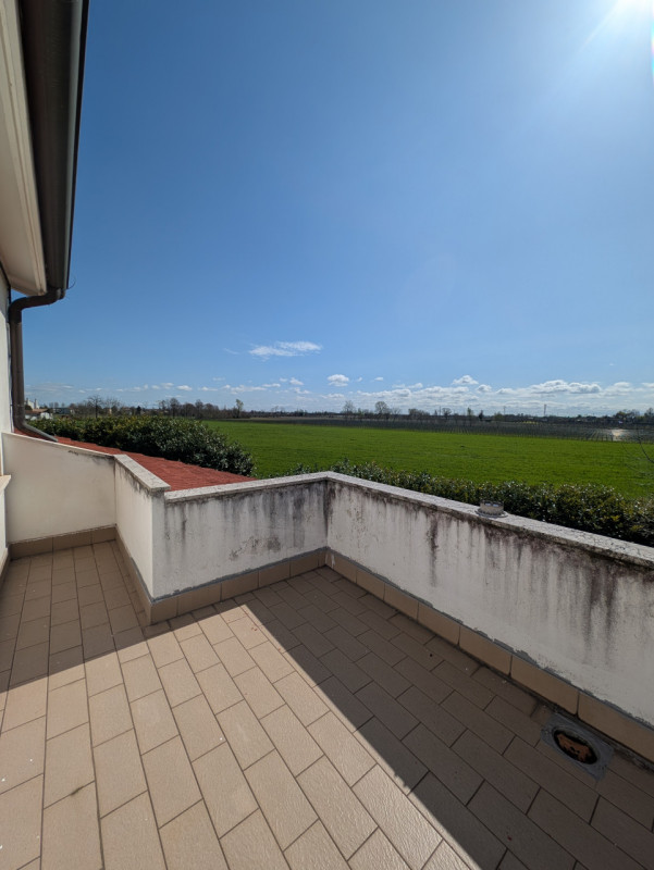 Se stai cercando un angolo di paradiso immerso nel verde, questa è l'opportunità che fa per te! P...