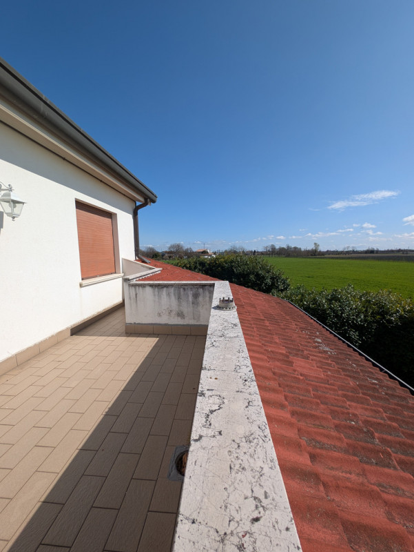 Se stai cercando un angolo di paradiso immerso nel verde, questa è l'opportunità che fa per te! P...