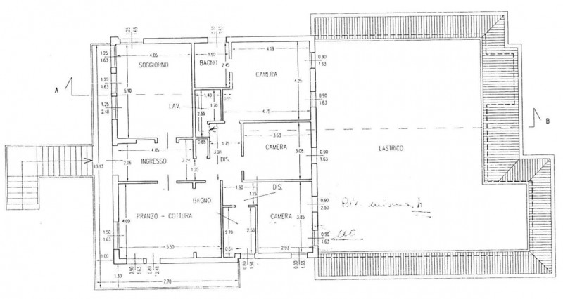 Vicino al centro di Strà (VE) affittasi ampio ufficio al primo piano (senza ascensore). Superfici...