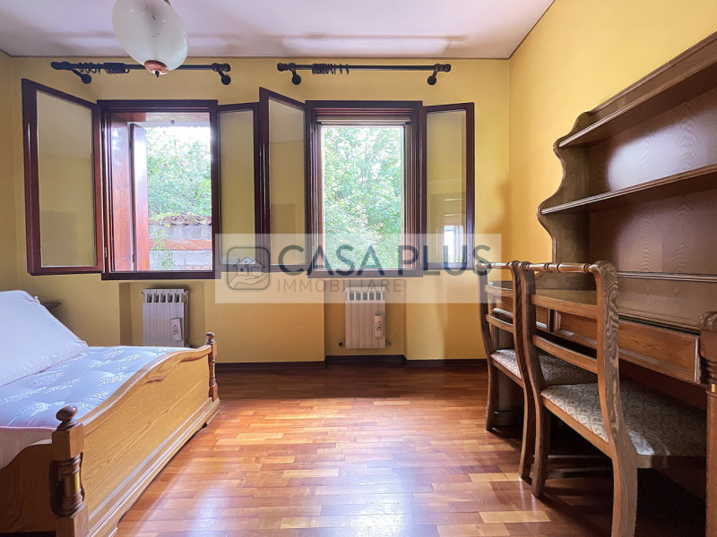 Cittadella, frazione nord, lungo una delle principali arterie stradali e comoda ai principali ser...