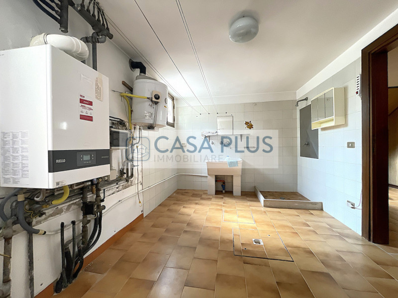 Cittadella, frazione nord, lungo una delle principali arterie stradali e comoda ai principali ser...