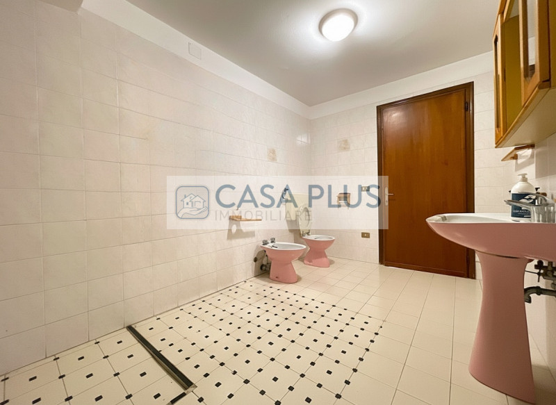 Cittadella, frazione nord, lungo una delle principali arterie stradali e comoda ai principali ser...