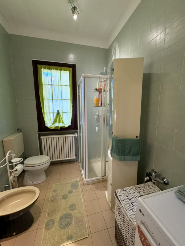 COMPOSIZIONE:
Villetta singola sviluppata in un unico piano composta nella zona giorno da ingress...