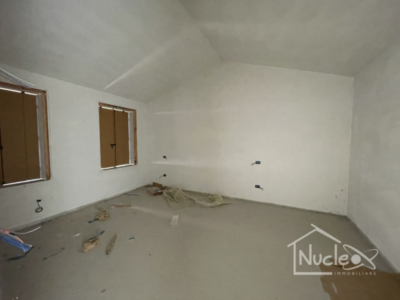 Ai piedi dei Colli Euganei, a poca distanza dal borgo di Arquà Petrarca, in posizione panoramica,...