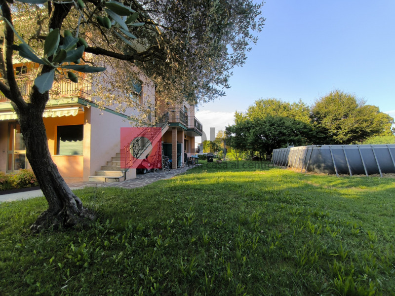 CASIER

In zona tranquilla e immersa nel verde, ma comunque limitrofa ai servizi che offre il pae...