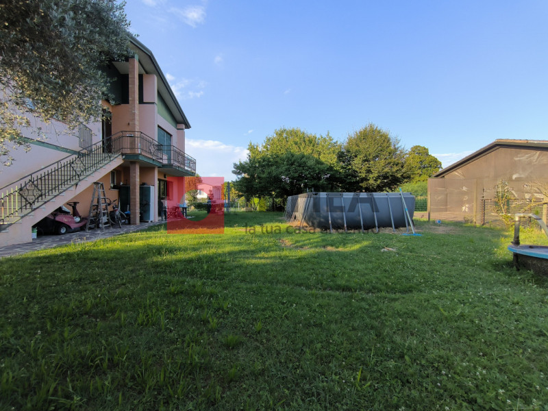 CASIER

In zona tranquilla e immersa nel verde, ma comunque limitrofa ai servizi che offre il pae...