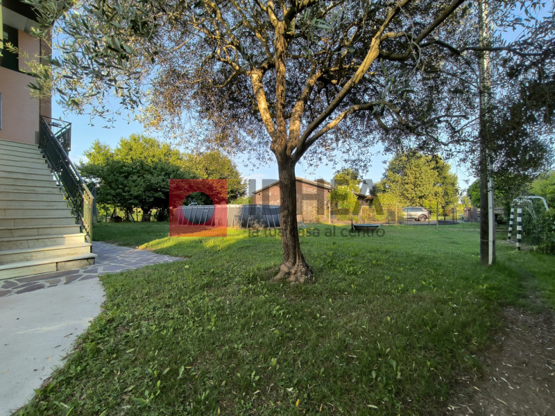 CASIER

In zona tranquilla e immersa nel verde, ma comunque limitrofa ai servizi che offre il pae...