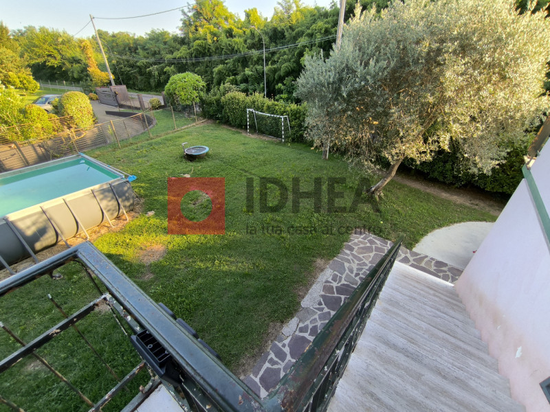 CASIER

In zona tranquilla e immersa nel verde, ma comunque limitrofa ai servizi che offre il pae...