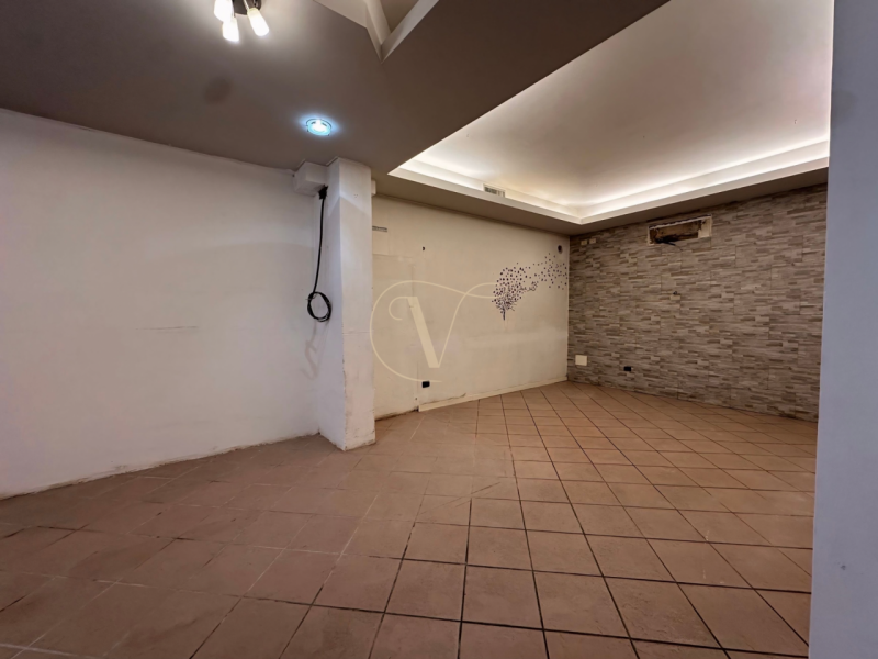 Ti presentiamo un'opportunità unica nel cuore della zona Ospedali di Padova! Questo delizioso neg...