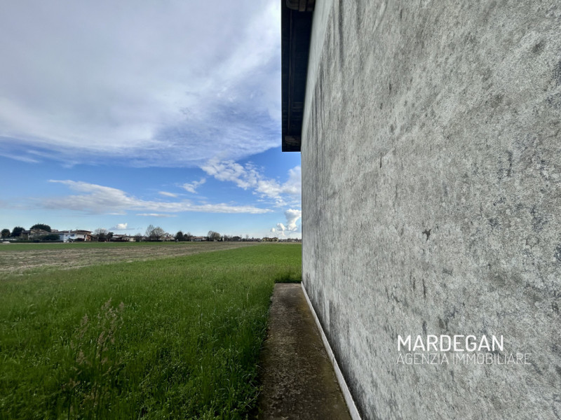 Se sogni una fuga nella tranquillità della campagna, non perdere l'occasione di visitare questo a...