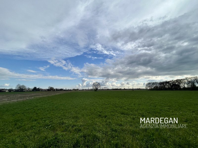 Se sogni una fuga nella tranquillità della campagna, non perdere l'occasione di visitare questo a...