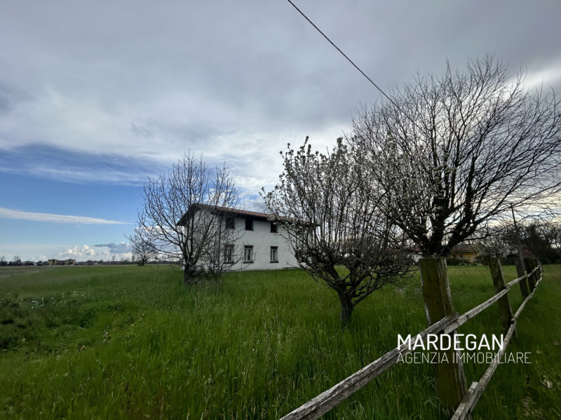 Se sogni una fuga nella tranquillità della campagna, non perdere l'occasione di visitare questo a...