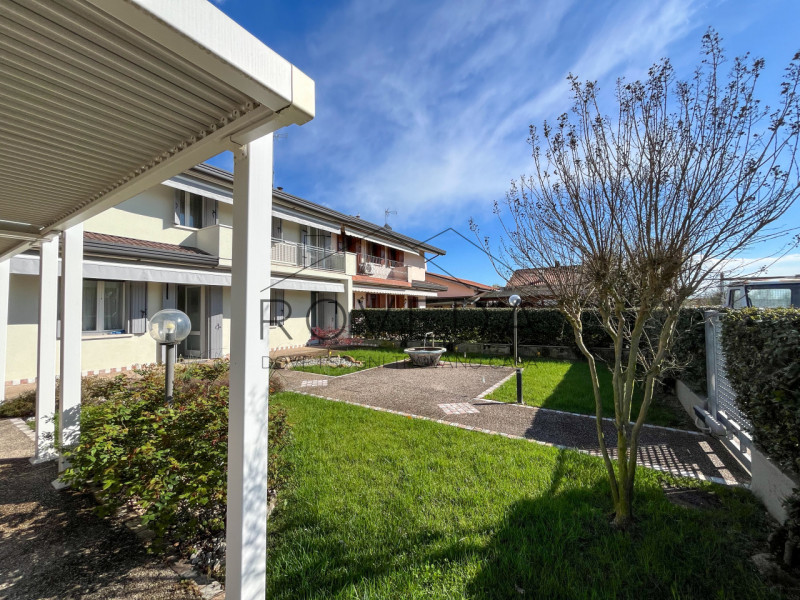 PREGANZIOL

RIFERIMENTO: PR2

L'agenzia immobiliare Roveda ha il piacere di proporvi questa splen...