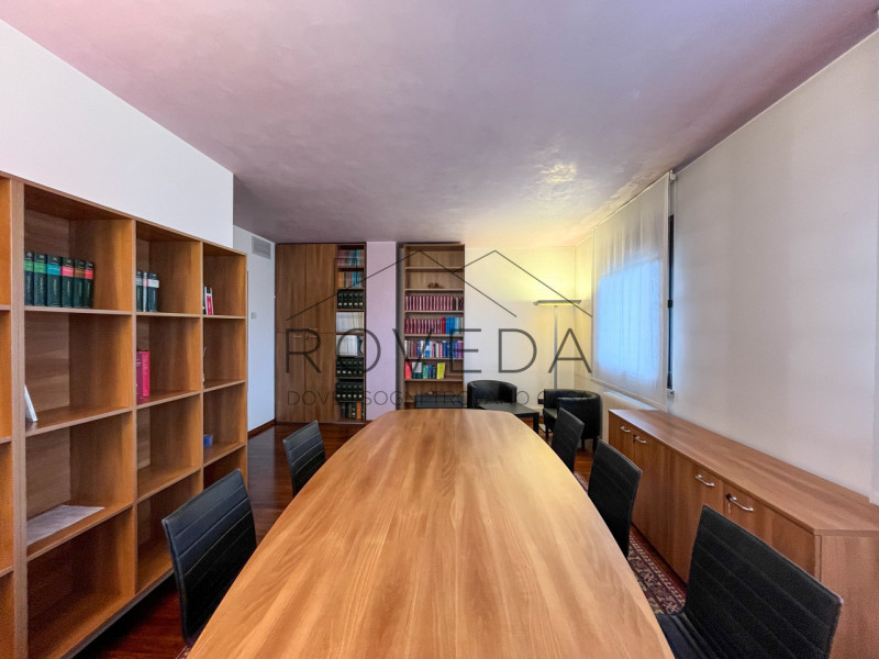 TREVISO 

RIFERIMENTO: TV7

L'agenzia immobiliare Roveda ha il piacere di proporvi questo elegant...