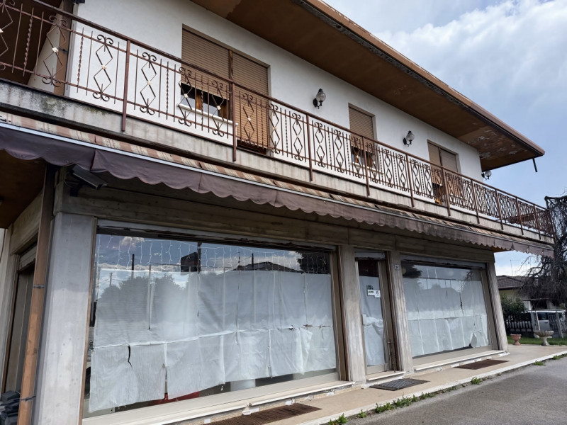 (Per INFO Giovanni 3888920530) NOSTRA ESCLUSIVA! A Musano di Trevignano, situata in una zona cent...