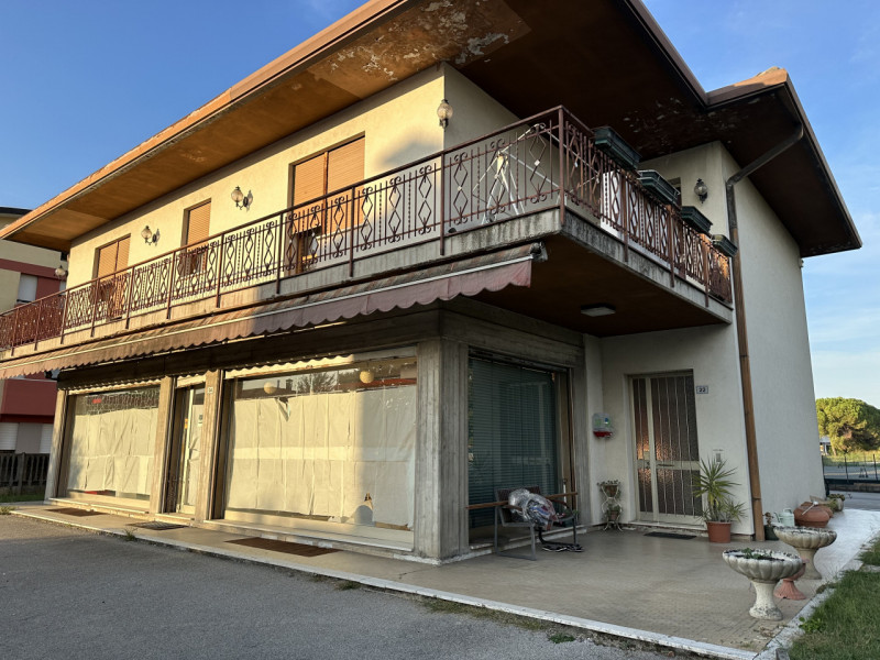 (Per INFO Giovanni 3888920530) NOSTRA ESCLUSIVA! A Musano di Trevignano, situata in una zona cent...