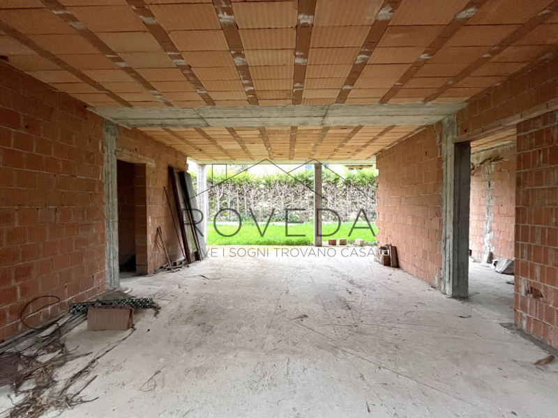 CASIER - DOSSON 

RIFERIMENTO: CR1

L'agenzia Roveda Immobiliare ha il piacere di presentarvi in ...