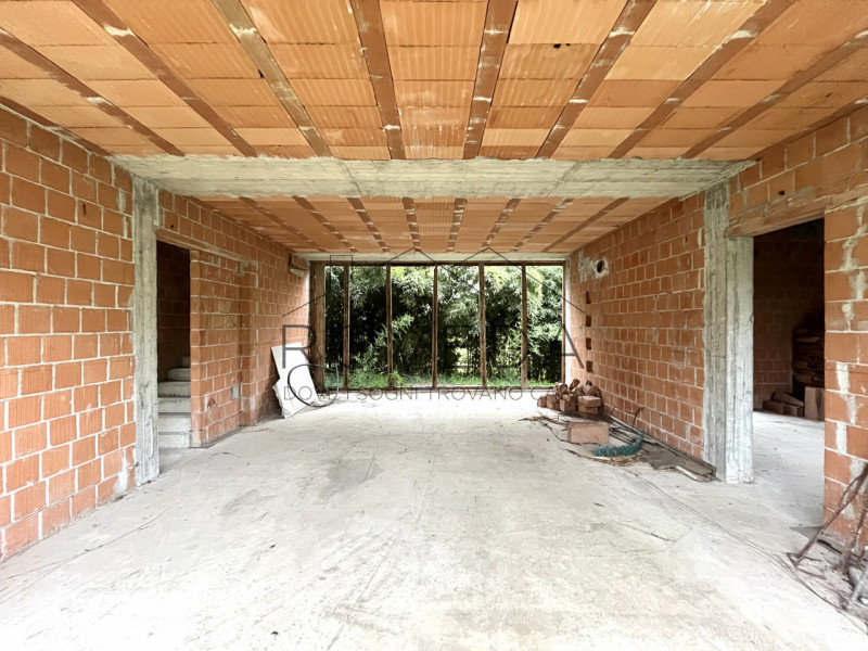 CASIER - DOSSON 

RIFERIMENTO: CR1

L'agenzia Roveda Immobiliare ha il piacere di presentarvi in ...