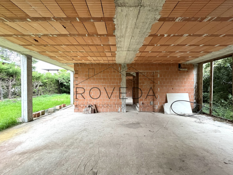 CASIER - DOSSON 

RIFERIMENTO: CR1

L'agenzia Roveda Immobiliare ha il piacere di presentarvi in ...