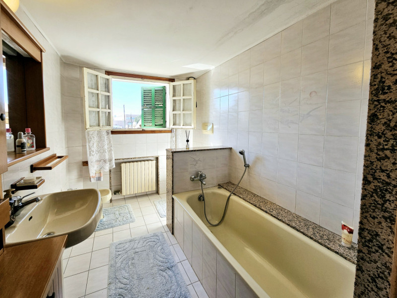 Proponiamo nel comune di Borgo Veneto, località Saletto, abitazione singola caratterizzata da un ...