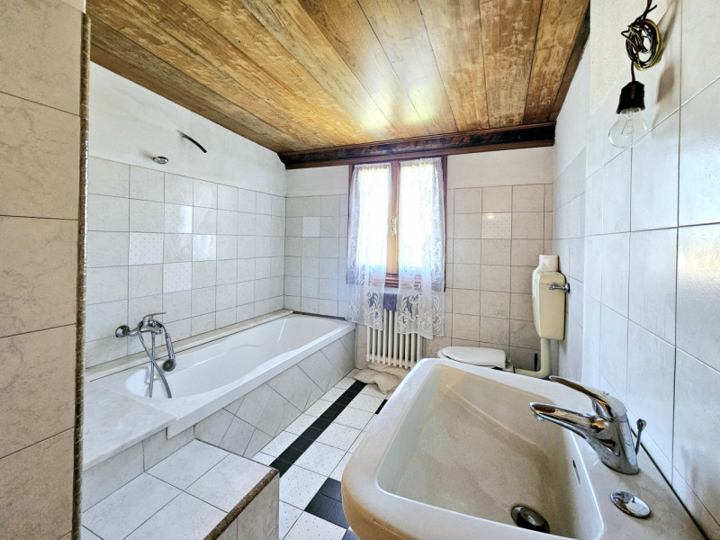 Proponiamo nel comune di Borgo Veneto, località Saletto, abitazione singola caratterizzata da un ...