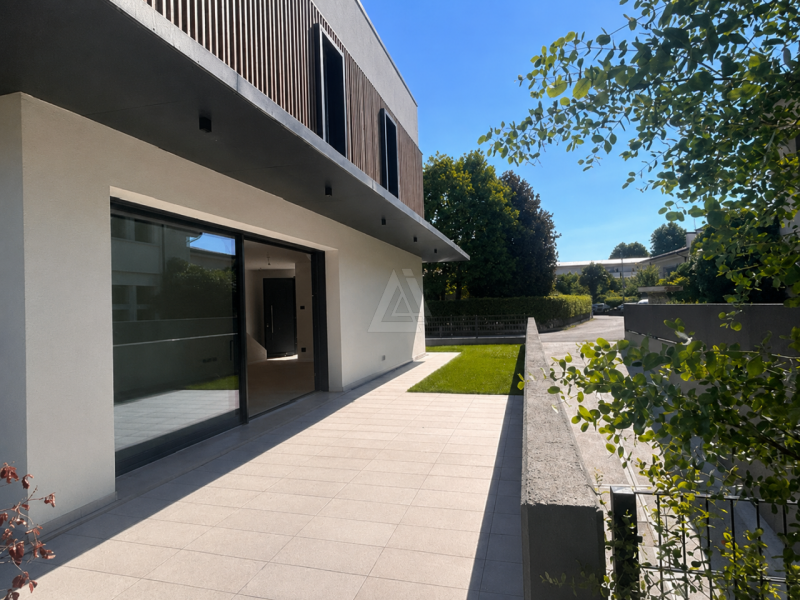 In una delle zone residenziali più apprezzate di Castelfranco Veneto, proponiamo in vendita una c...
