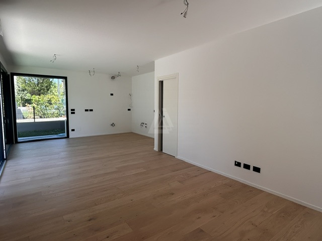 In una delle zone residenziali più apprezzate di Castelfranco Veneto, proponiamo in vendita una c...