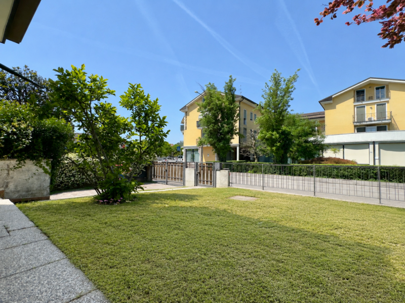 Nel cuore di Caselle di Selvazzano, in posizione residenziale tranquilla e comoda ai principali s...
