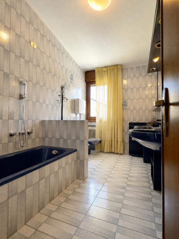 Nel cuore di Caselle di Selvazzano, in posizione residenziale tranquilla e comoda ai principali s...