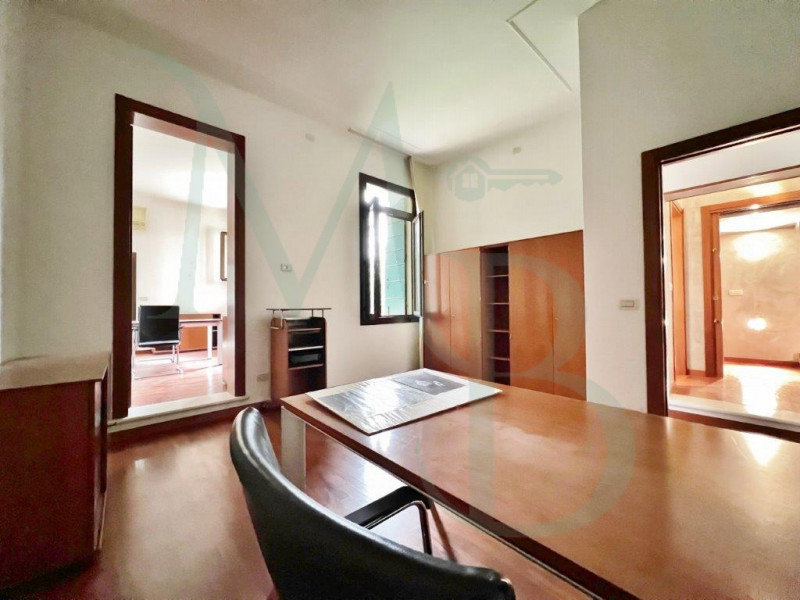 PADOVA: Immobiliare MB propone in locazione un'ufficio situato nei pressi dei Giardini dell'Arena...