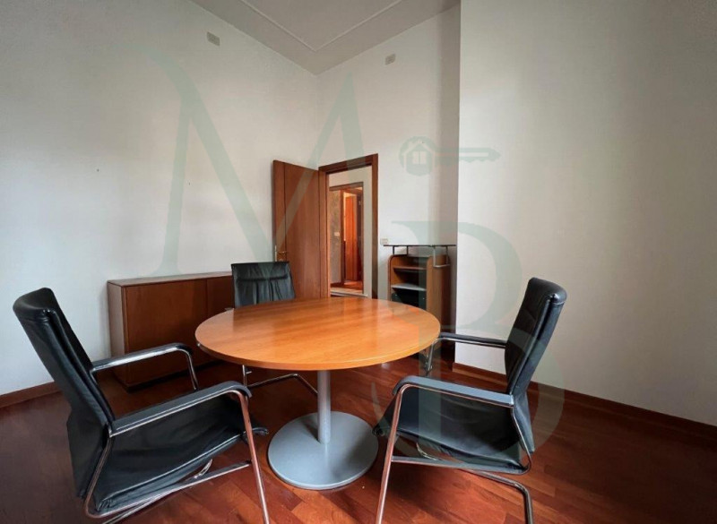 PADOVA: Immobiliare MB propone in locazione un'ufficio situato nei pressi dei Giardini dell'Arena...