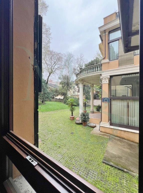 PADOVA: Immobiliare MB propone in locazione un'ufficio situato nei pressi dei Giardini dell'Arena...