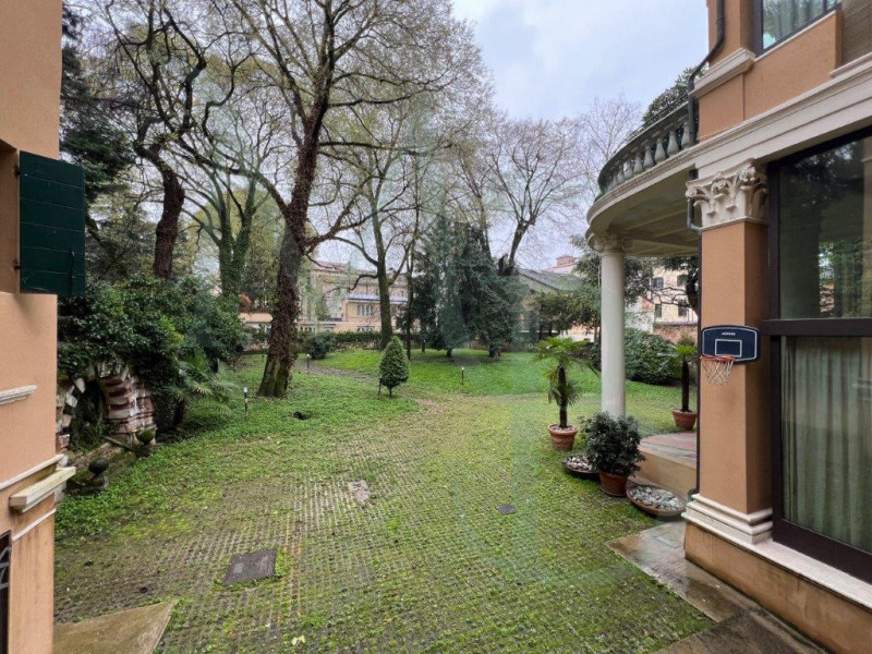 PADOVA: Immobiliare MB propone in locazione un'ufficio situato nei pressi dei Giardini dell'Arena...