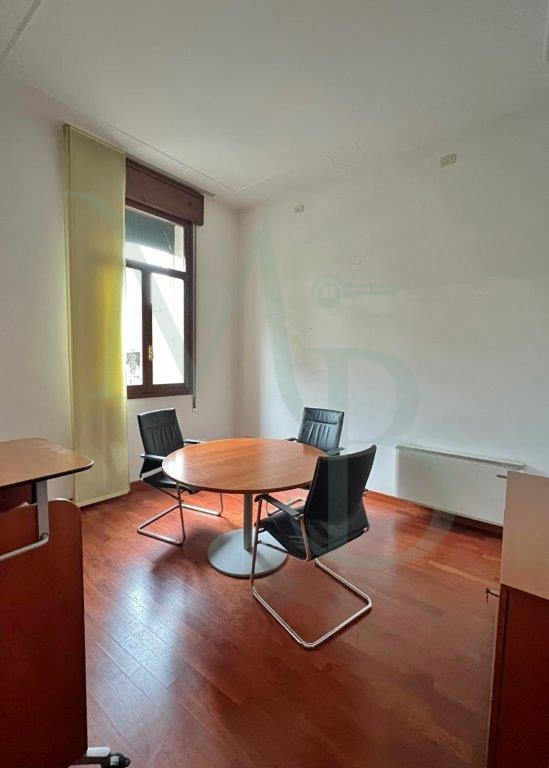 PADOVA: Immobiliare MB propone in locazione un'ufficio situato nei pressi dei Giardini dell'Arena...