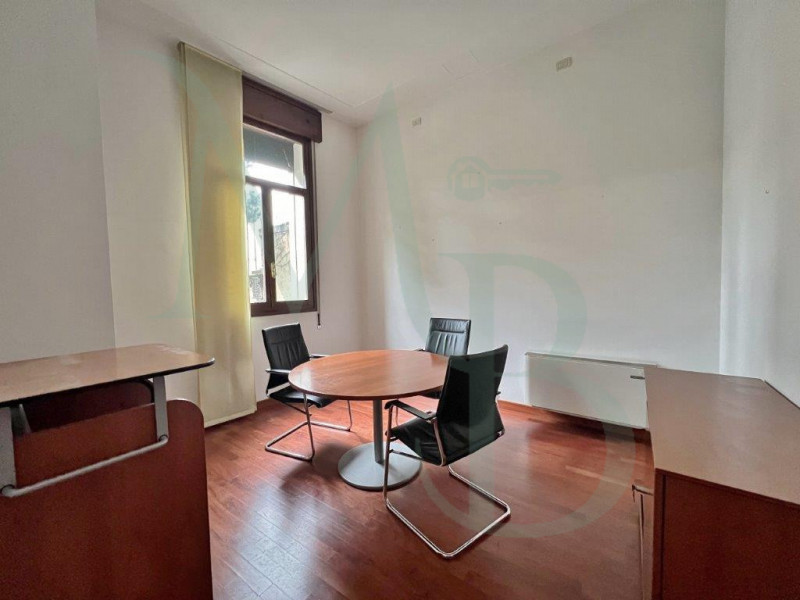 PADOVA: Immobiliare MB propone in locazione un'ufficio situato nei pressi dei Giardini dell'Arena...