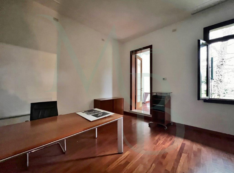 PADOVA: Immobiliare MB propone in locazione un'ufficio situato nei pressi dei Giardini dell'Arena...