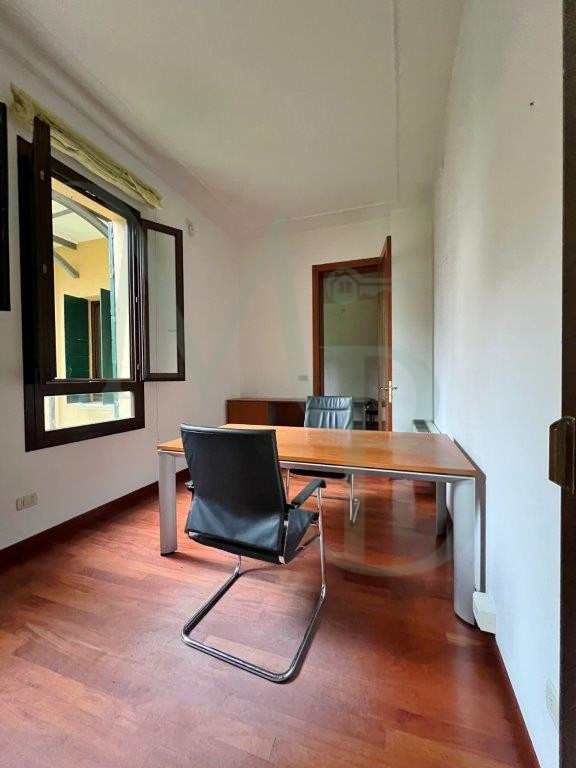 PADOVA: Immobiliare MB propone in locazione un'ufficio situato nei pressi dei Giardini dell'Arena...