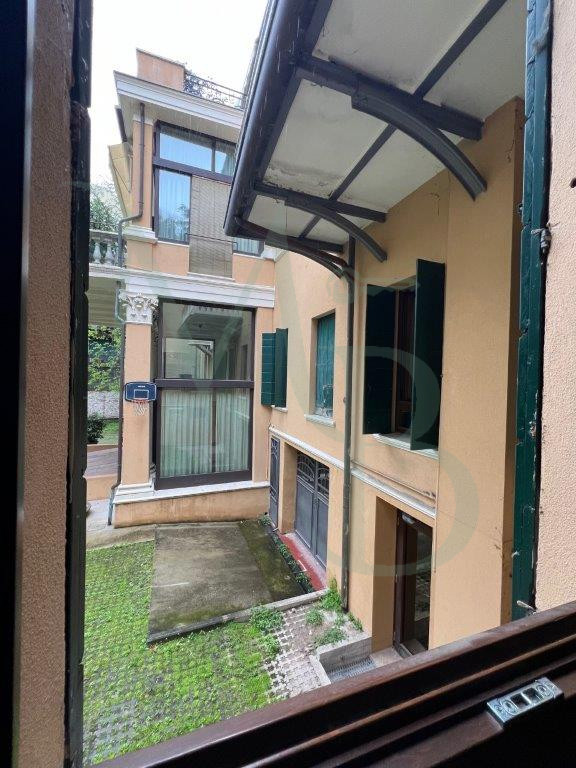 PADOVA: Immobiliare MB propone in locazione un'ufficio situato nei pressi dei Giardini dell'Arena...