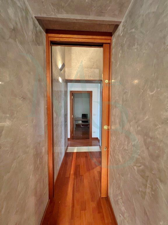 PADOVA: Immobiliare MB propone in locazione un'ufficio situato nei pressi dei Giardini dell'Arena...