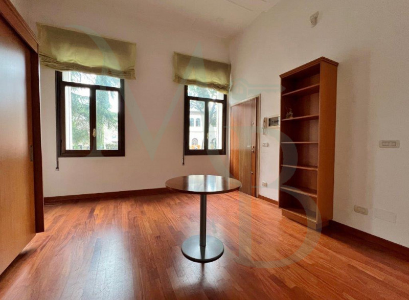PADOVA: Immobiliare MB propone in locazione un'ufficio situato nei pressi dei Giardini dell'Arena...