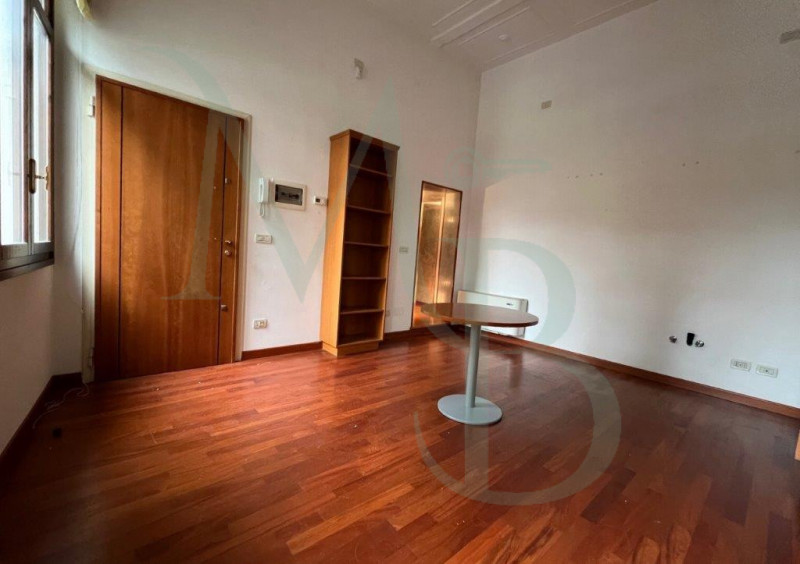 PADOVA: Immobiliare MB propone in locazione un'ufficio situato nei pressi dei Giardini dell'Arena...