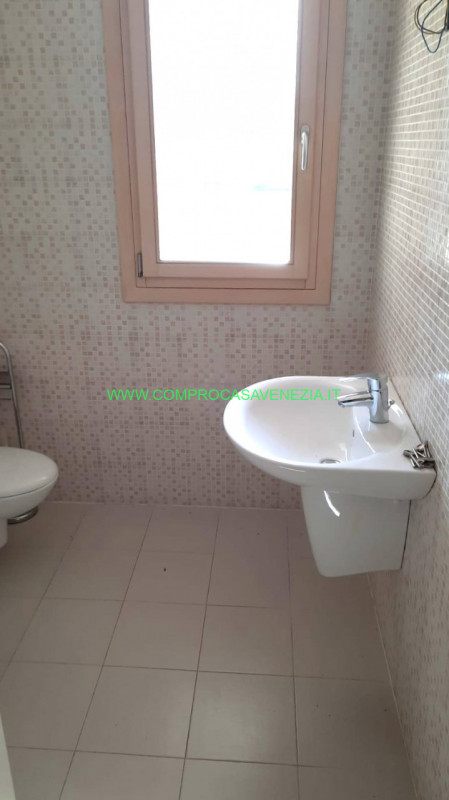 In vendita a Roncade, immerso nel suggestivo Parco del Musestre e a pochi passi da tutti i princi...