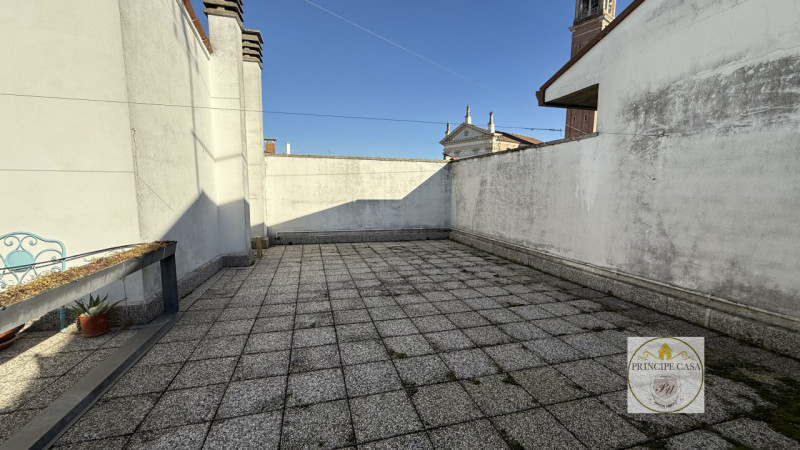 IN ESCLUSIVA proponiamo in vendita nel centro di Saletto (Borgo Veneto) e favorita da un ottima v...