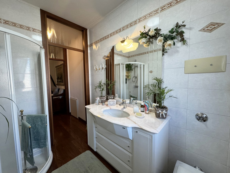 COMPOSIZIONE:
Nel corpo principale si trovano gli uffici e l'abitazione, mentre il capannone ad u...